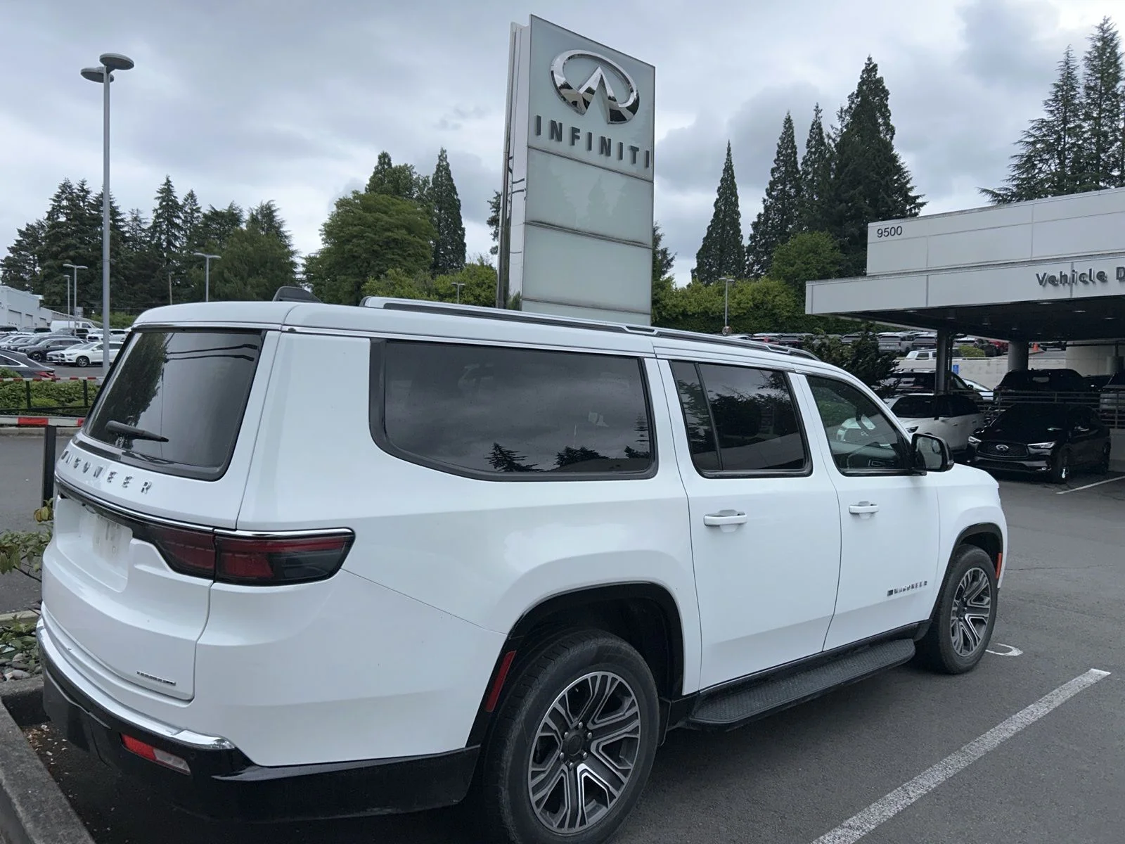 Used 2024 White Jeep Series II image 5