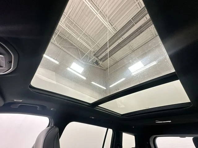 New 2026 Bright White Clear-Coat Exterior Paint Jeep Limited Reserve image 17