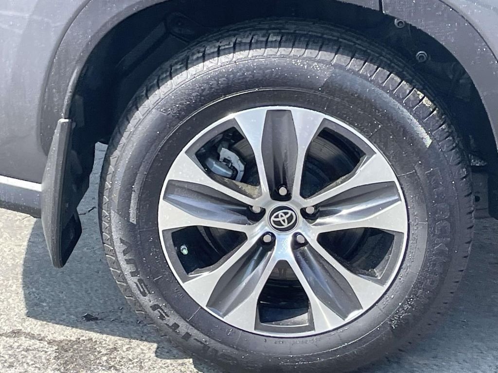 2023 Toyota Highlander XLE - Photo 12