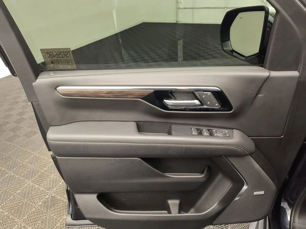 Used 2025 Dark Ash Metallic Chevrolet Premier image 18
