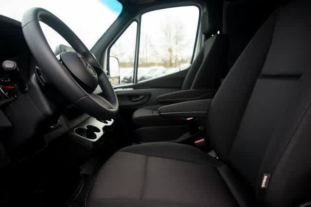 Used 2025 Arctic White Mercedes-Benz  image 28