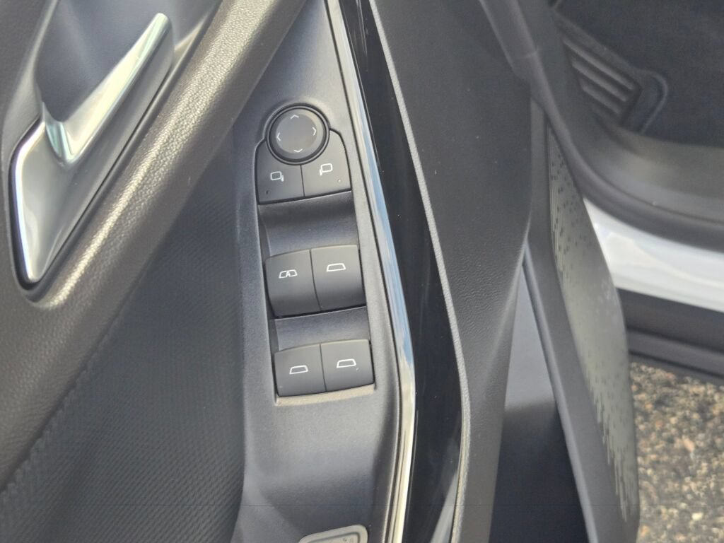 2027 Chevrolet Equinox LT - Photo 18
