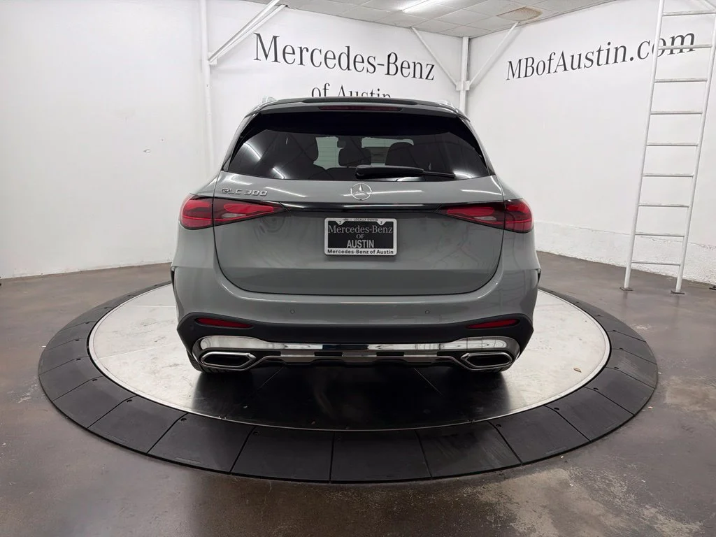 New 2027 White Mercedes-Benz GLC 300 image 6