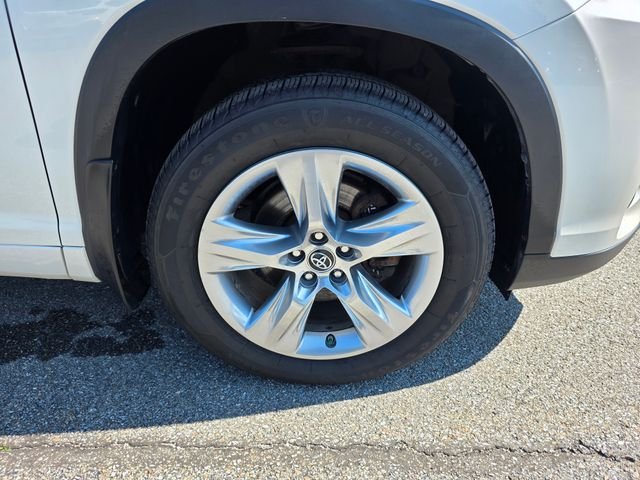Used 2017 Blizzard Pearl Toyota Limited image 13
