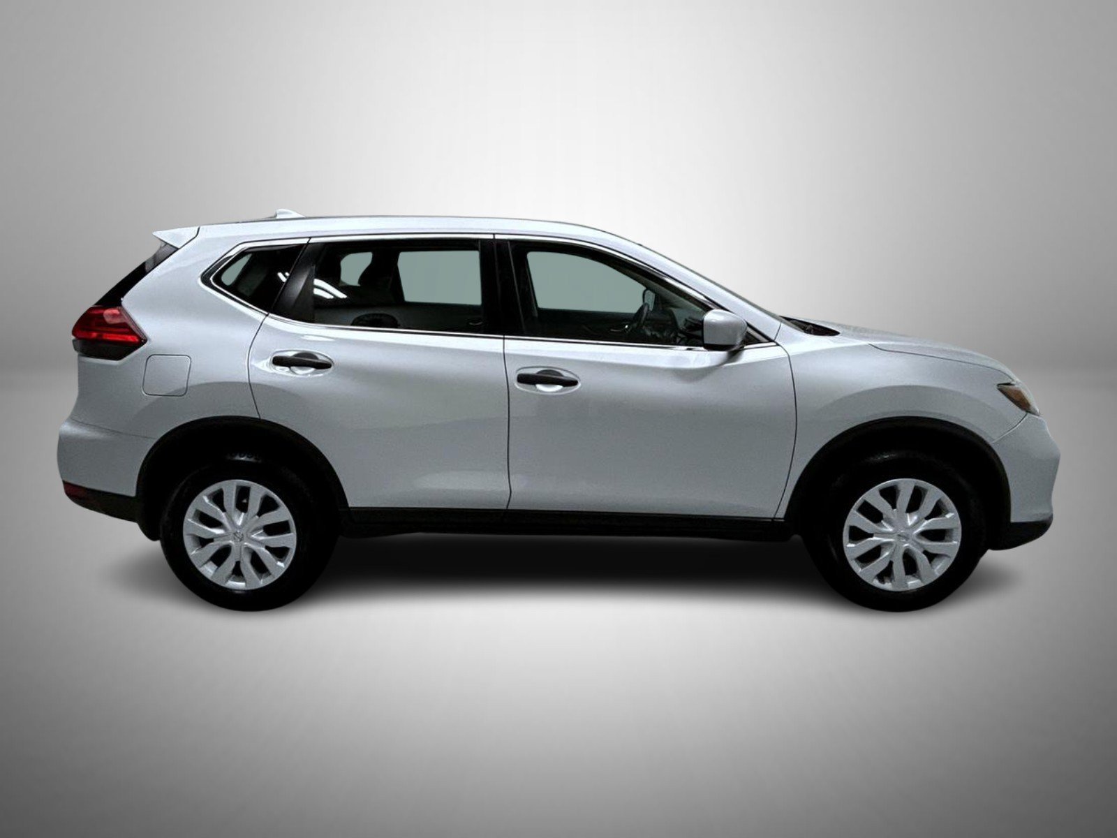 Used 2017 Silver Nissan S image 4