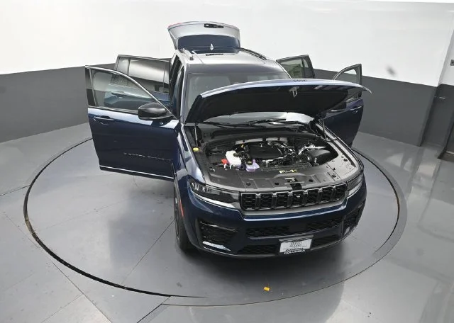 New 2027 Fathom Blue Pearl-Coat Paint Jeep Limited Reserve image 29