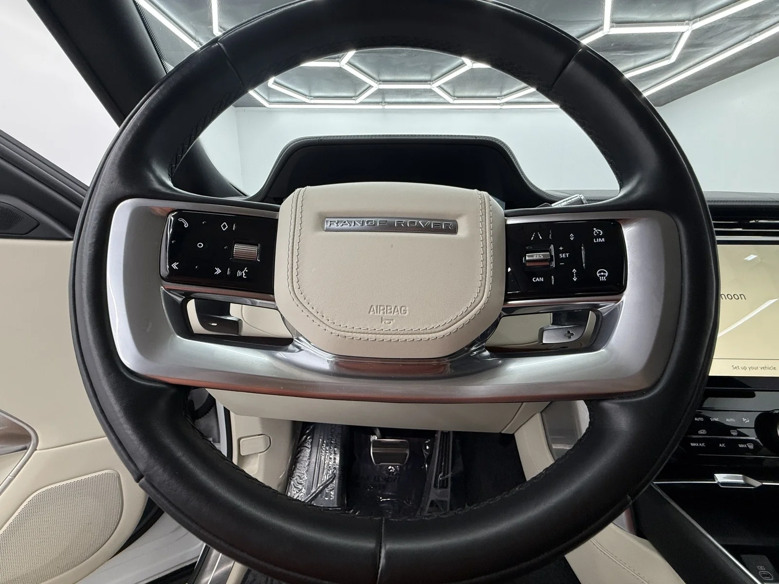 2022 Land Rover New Range Rover SE - Photo 16