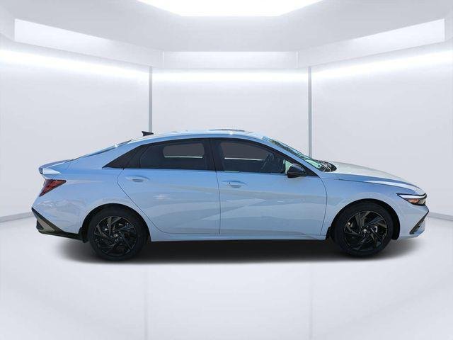 New 2026 White Hyundai SEL Sport Premium image 2