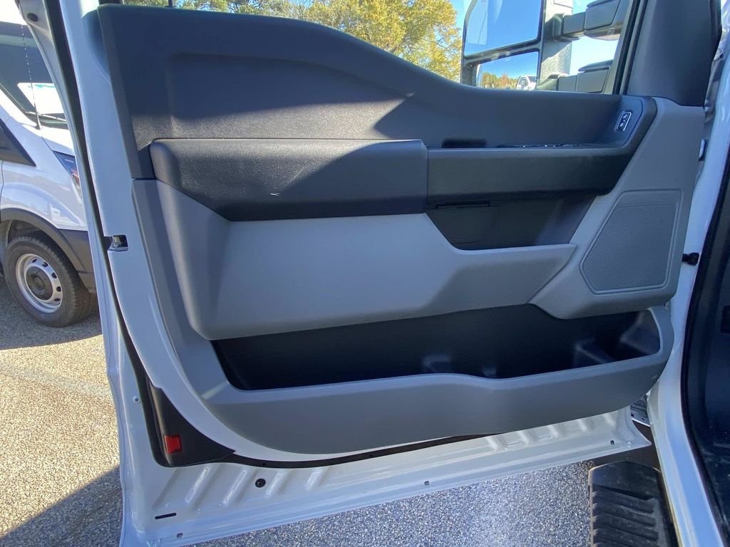 New 2026 Oxford White Ford F-450® XL image 12