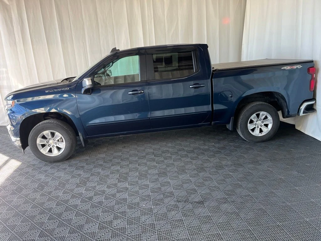 Used 2020 Blue Metallic Chevrolet LT image 23