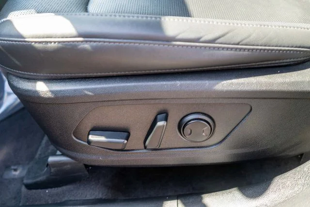 Used 2025 White Kia EX image 21