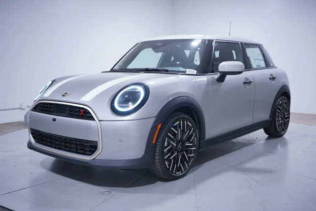 2026 MINI 4 Door Iconic