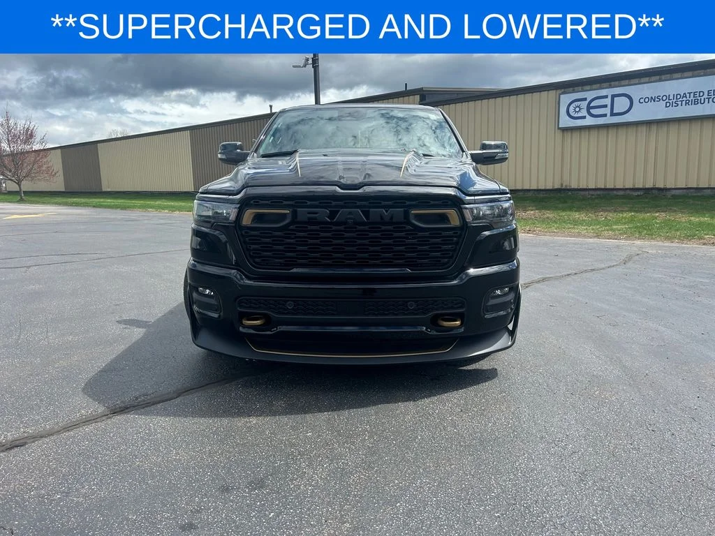 New 2026 Diamond Black Crystal Pearl-Coat Exterior Paint RAM  Big Horn/Lone Star image 3