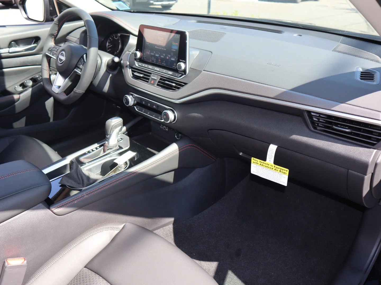 New 2025 Pearl White Tricoat Nissan SR image 24