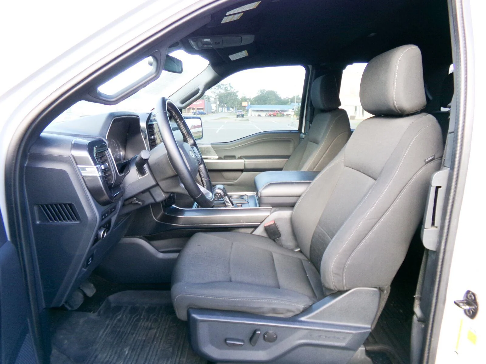 Used 2023 Avalanche Gray Ford XLT image 12