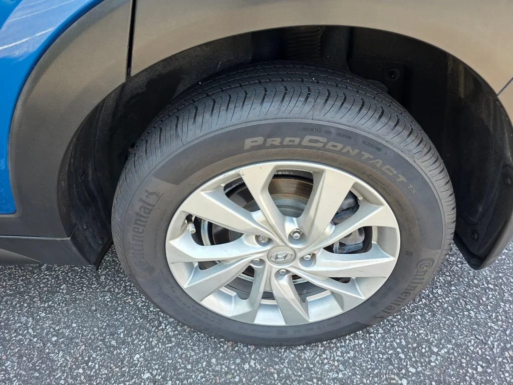 Used 2019 Blue Hyundai SE image 28