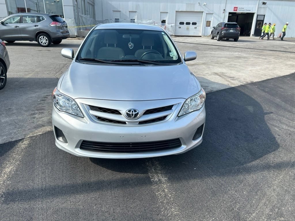 Used 2013 Classic Silver Metallic Toyota L image 4
