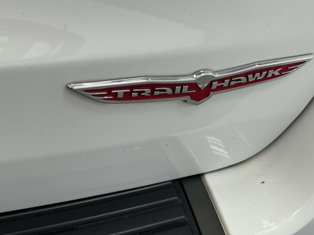 Used 2018 White Jeep Trailhawk image 14