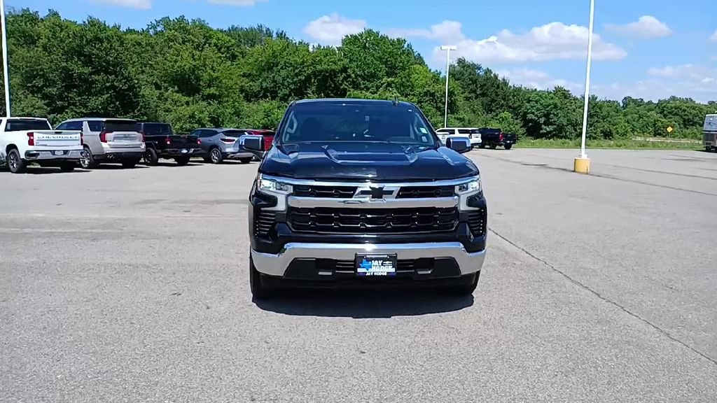 Used 2022 Black Chevrolet LT image 3