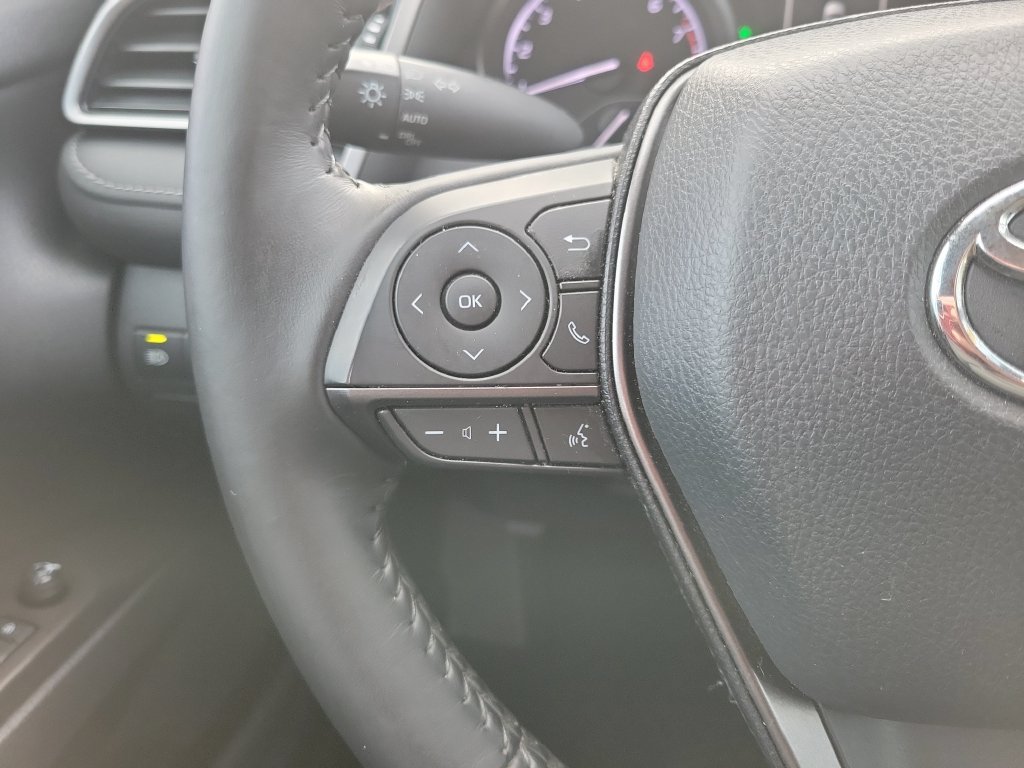 Used 2022 White Toyota SE image 18