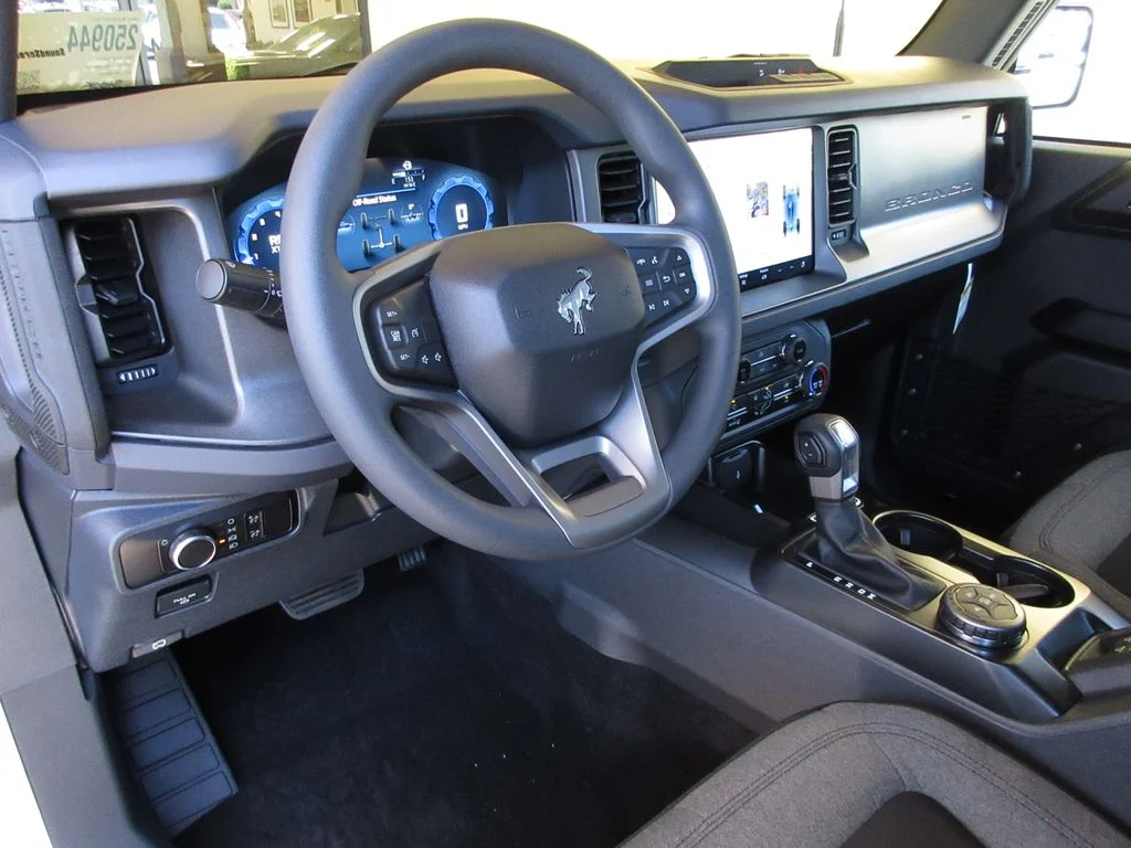 2025 Ford Bronco 4-Door Base - Photo 13