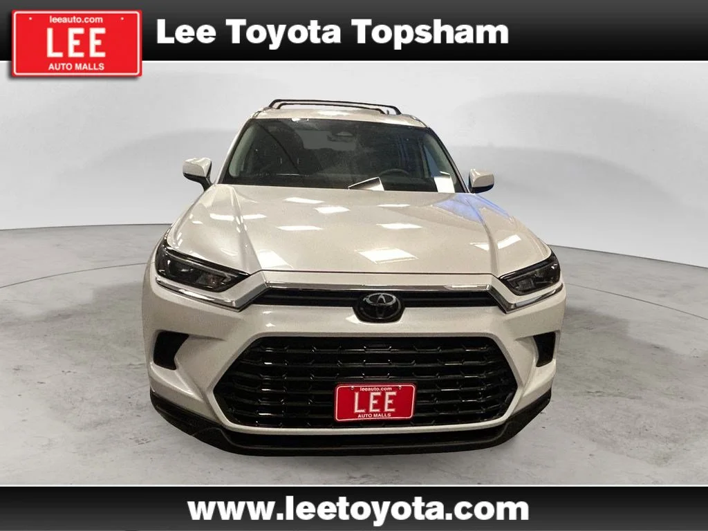 Used 2024 Pearl Toyota XLE image 8