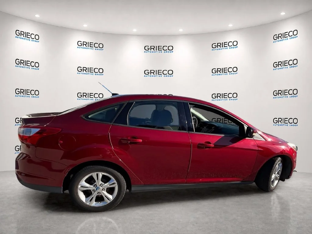 Used 2013 Red Ford SE image 8