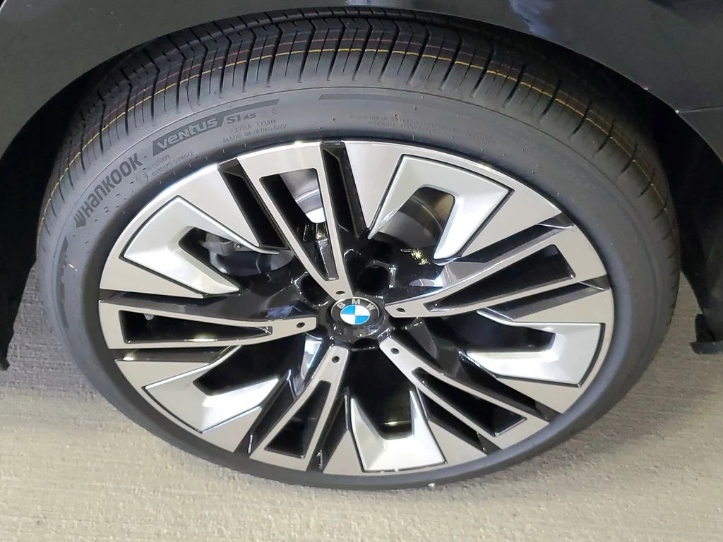 Used 2026 Black Sapphire Metallic BMW 530i image 5