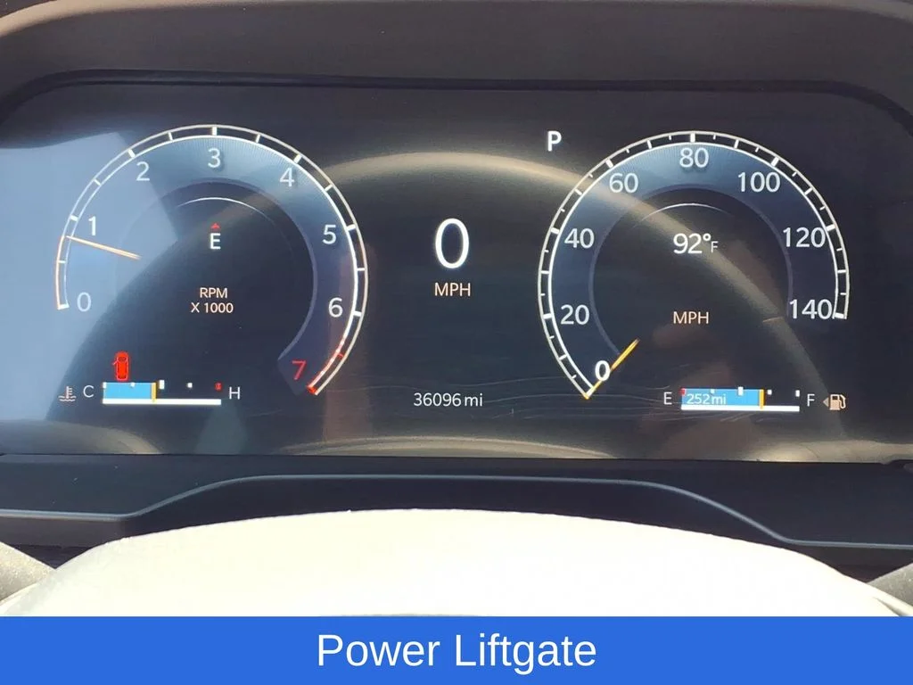 Used 2025 White/off-white Jeep Altitude image 14