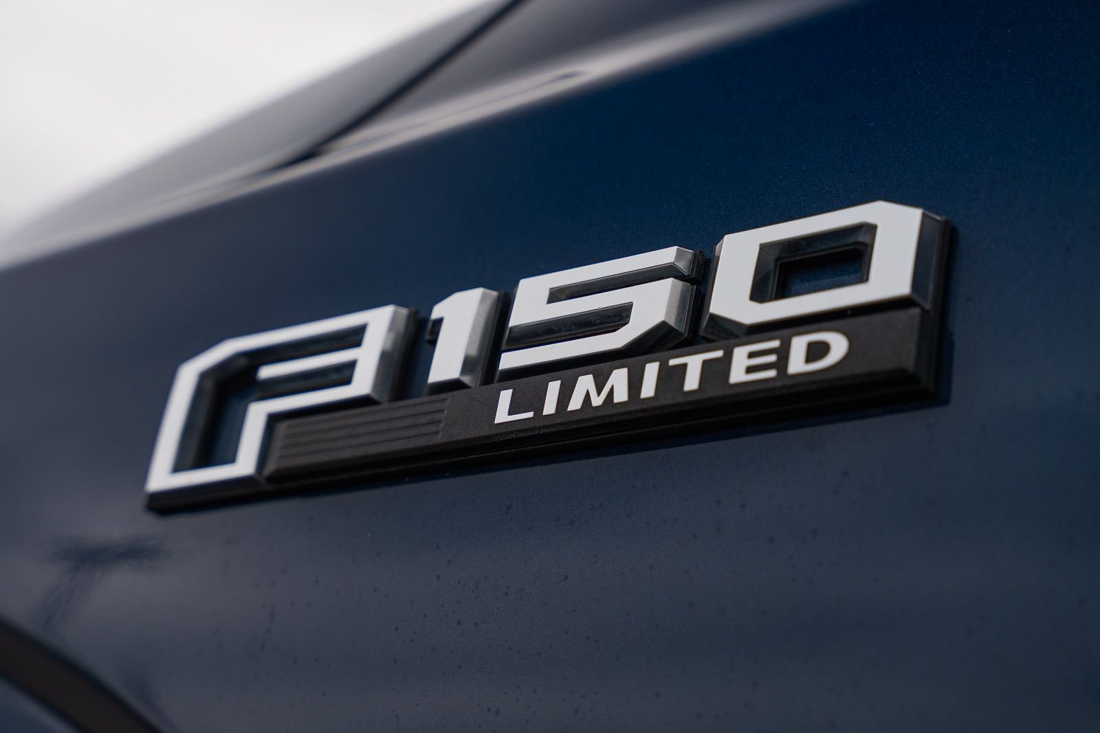 Used 2018 Blue Ford Limited image 33