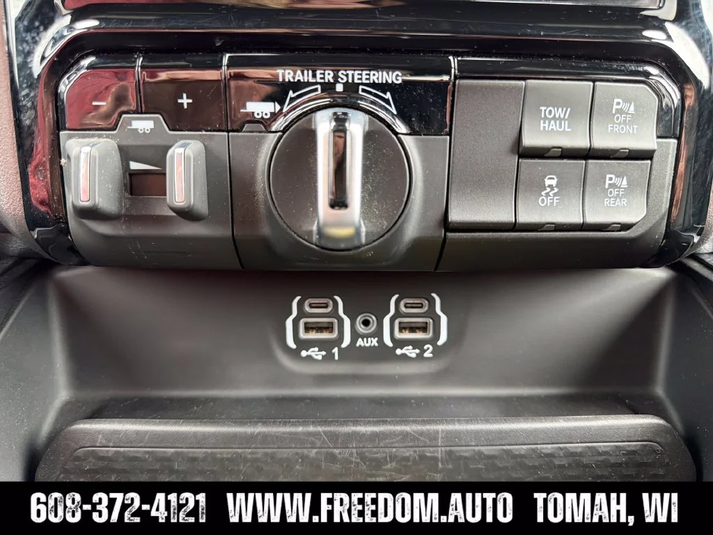 Used 2023 Billet Silver Metallic Clearcoat Ram Laramie image 21
