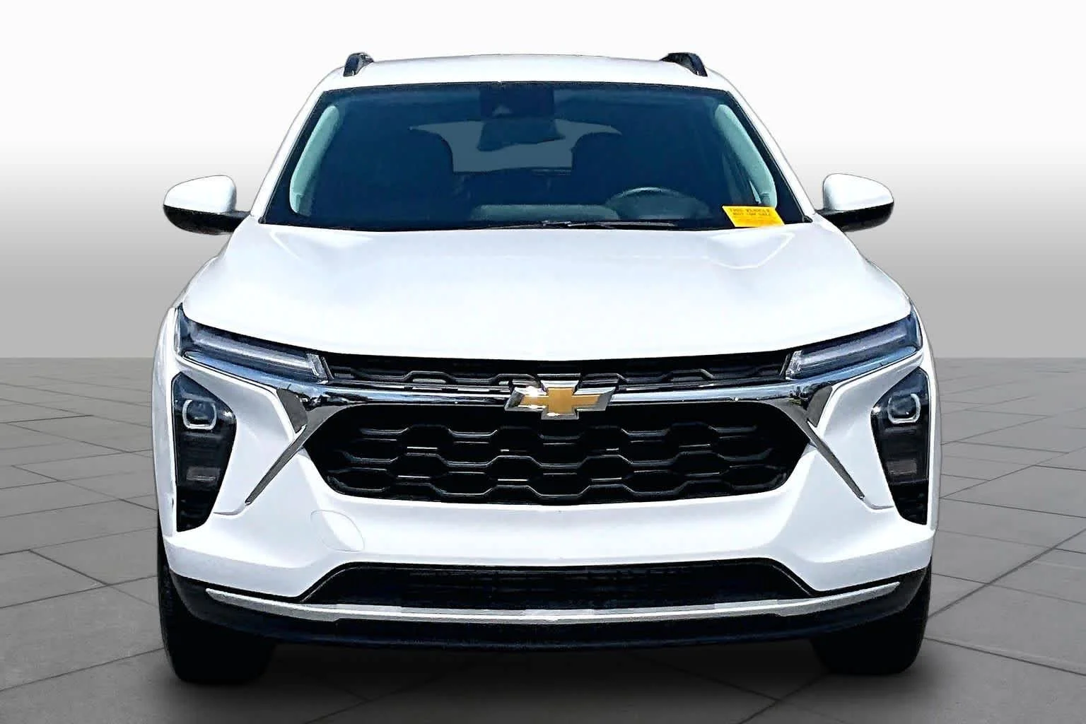 Used 2025 Summit White Chevrolet LT image 4