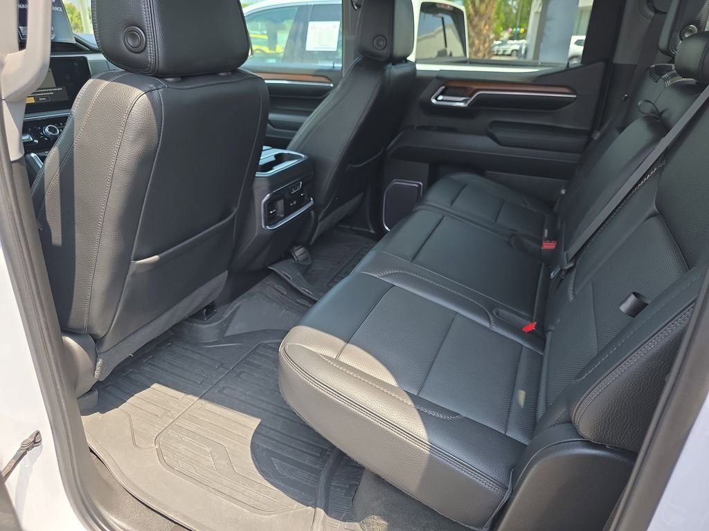 Used 2023 White GMC Denali image 31
