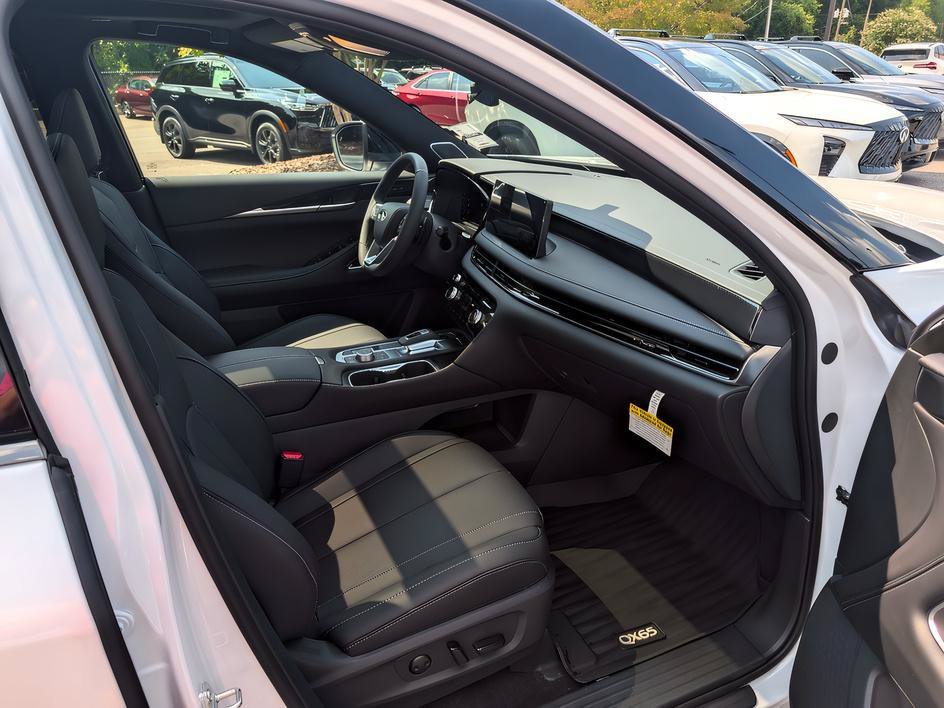 New 2027 Radiant White/Black Obsidian INFINITI SPORT image 21