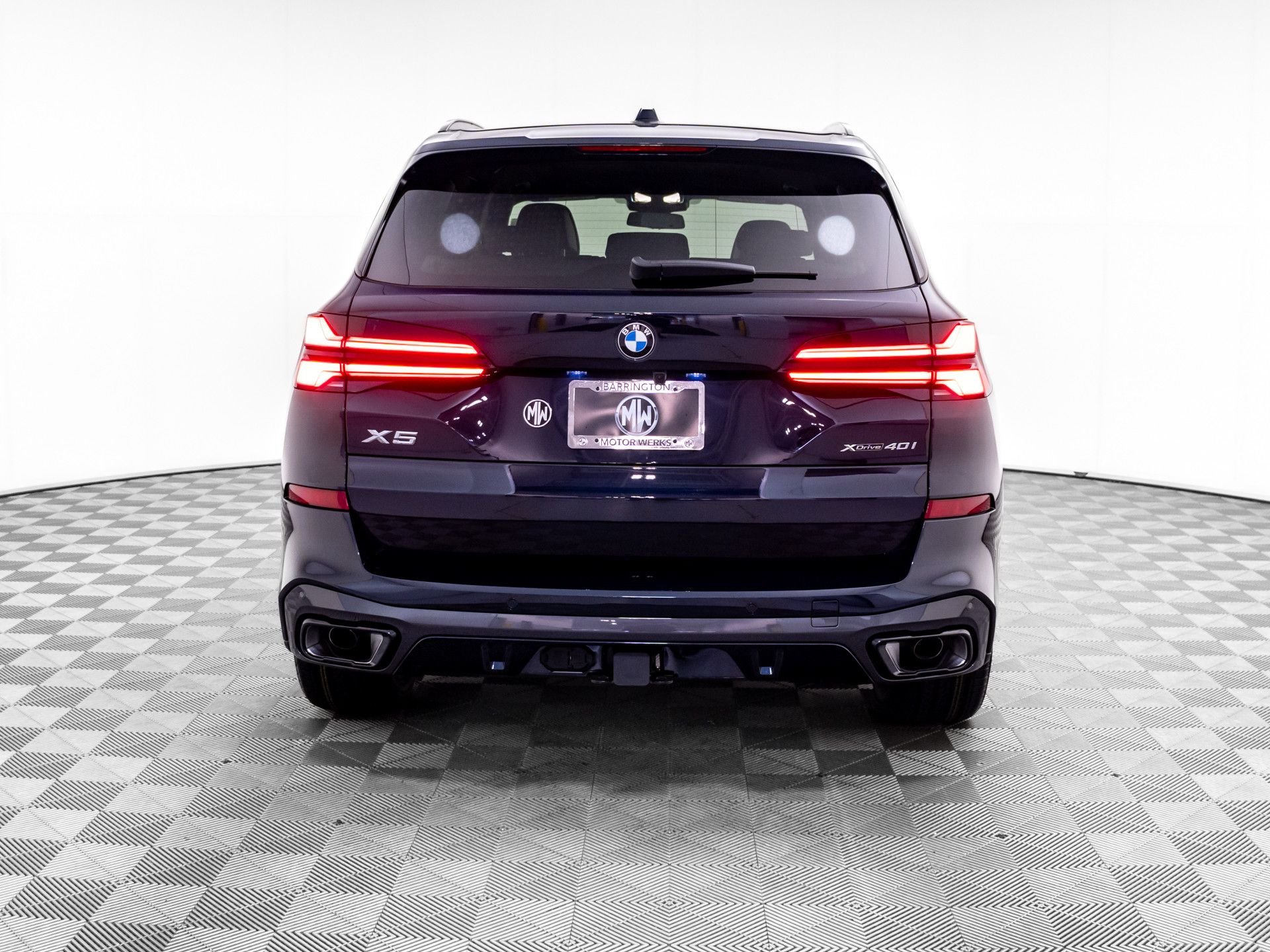 New 2026 Carbon Black Metallic BMW xDrive40i image 4