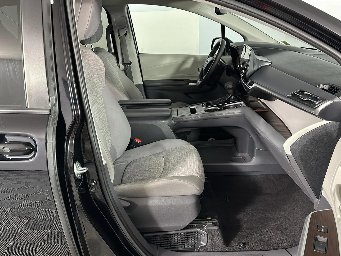 Used 2021 Midnight Black Metallic Toyota LE image 27