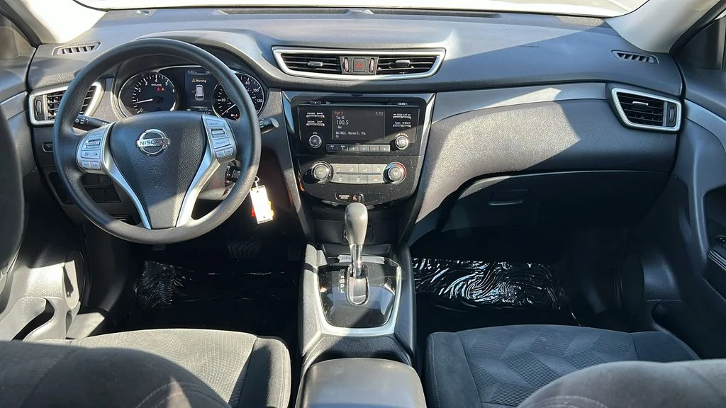 Used 2016 Glacier White Nissan S image 8