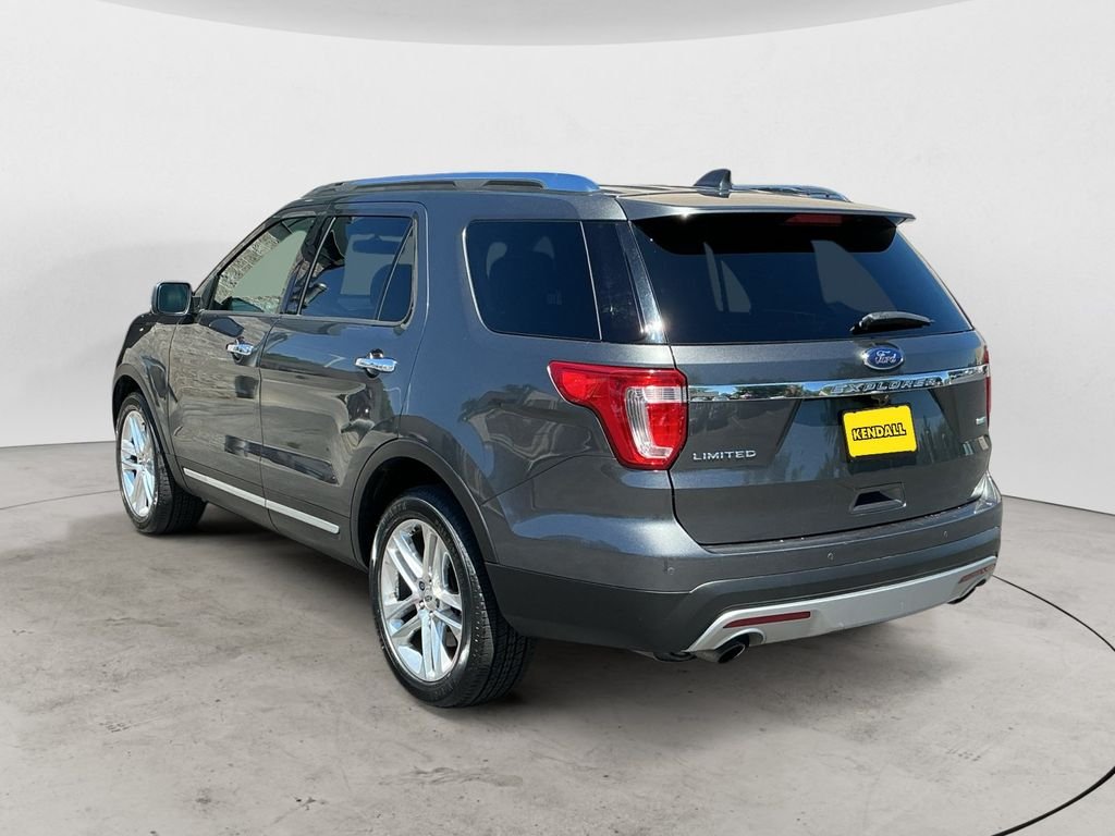 Used 2017 Gray Ford Limited image 3