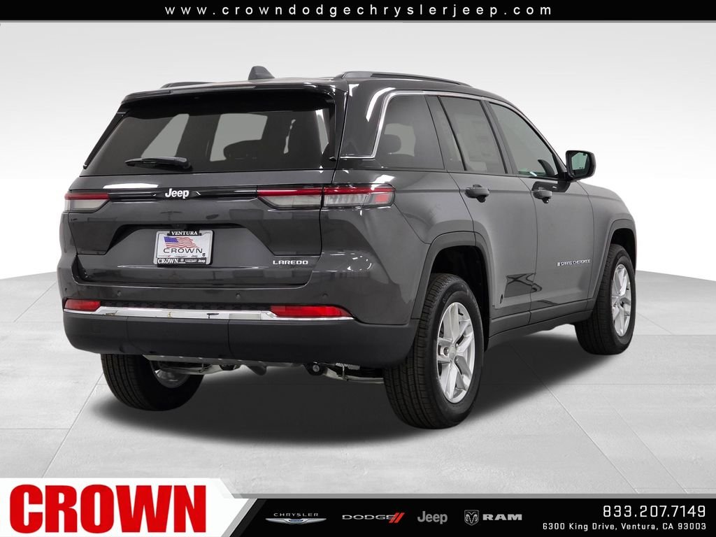 New 2026 Baltic Gray Metallic Clear-Coat Exterior Paint Jeep Laredo image 5