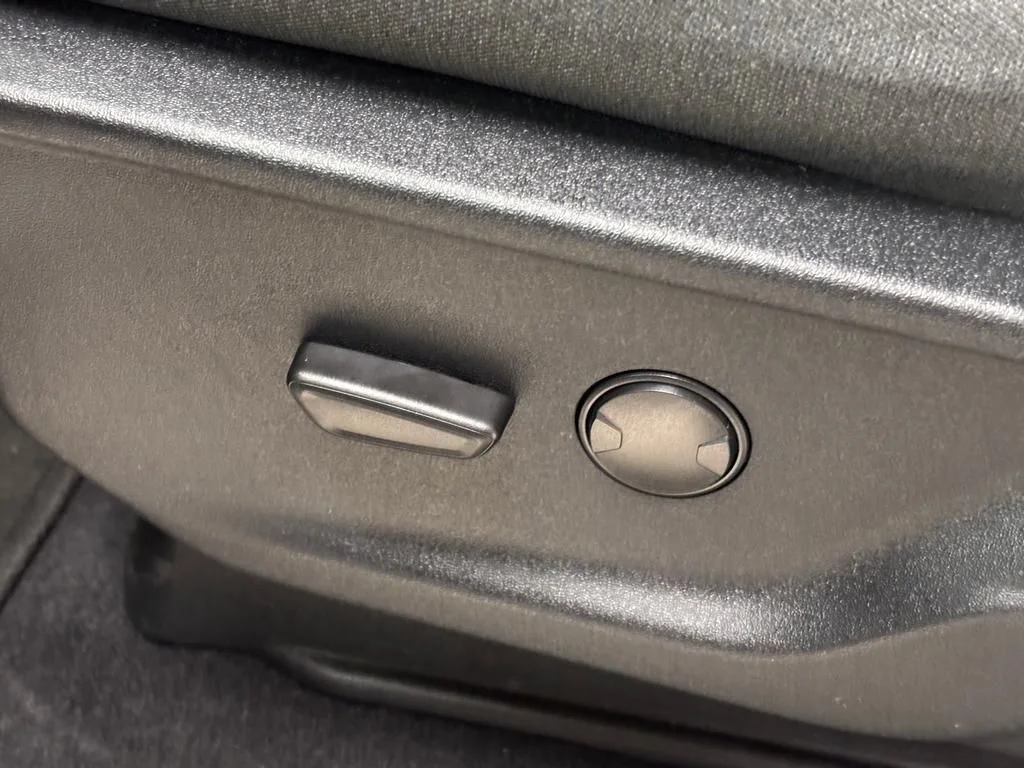 Used 2025 Silver Ford XLT image 19