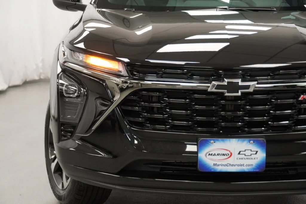 New 2026 Mosaic Black Metallic Chevrolet 1RS image 10