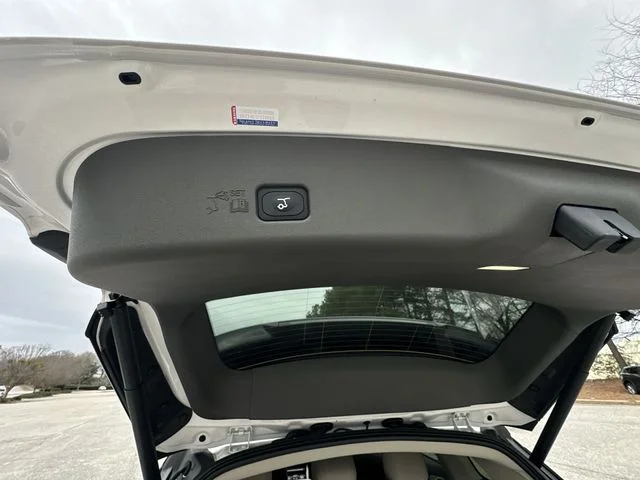 Used 2025 White Lincoln Reserve image 26