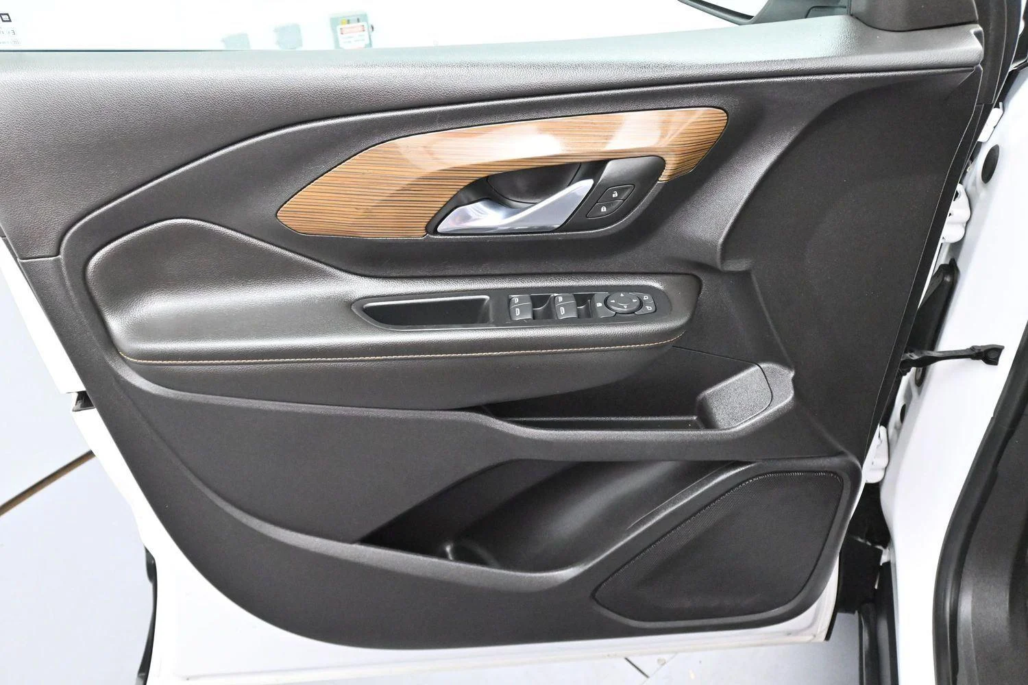 Used 2020 Summit White GMC SLE image 10