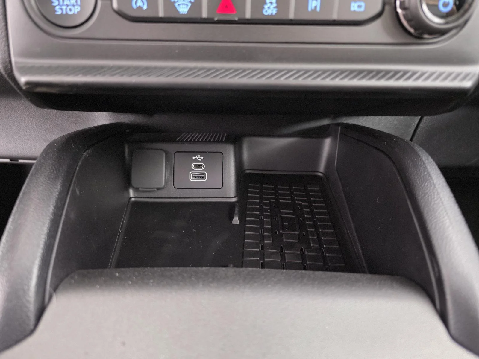 Used 2025 Carbonized Gray Metallic Ford Outer Banks image 36