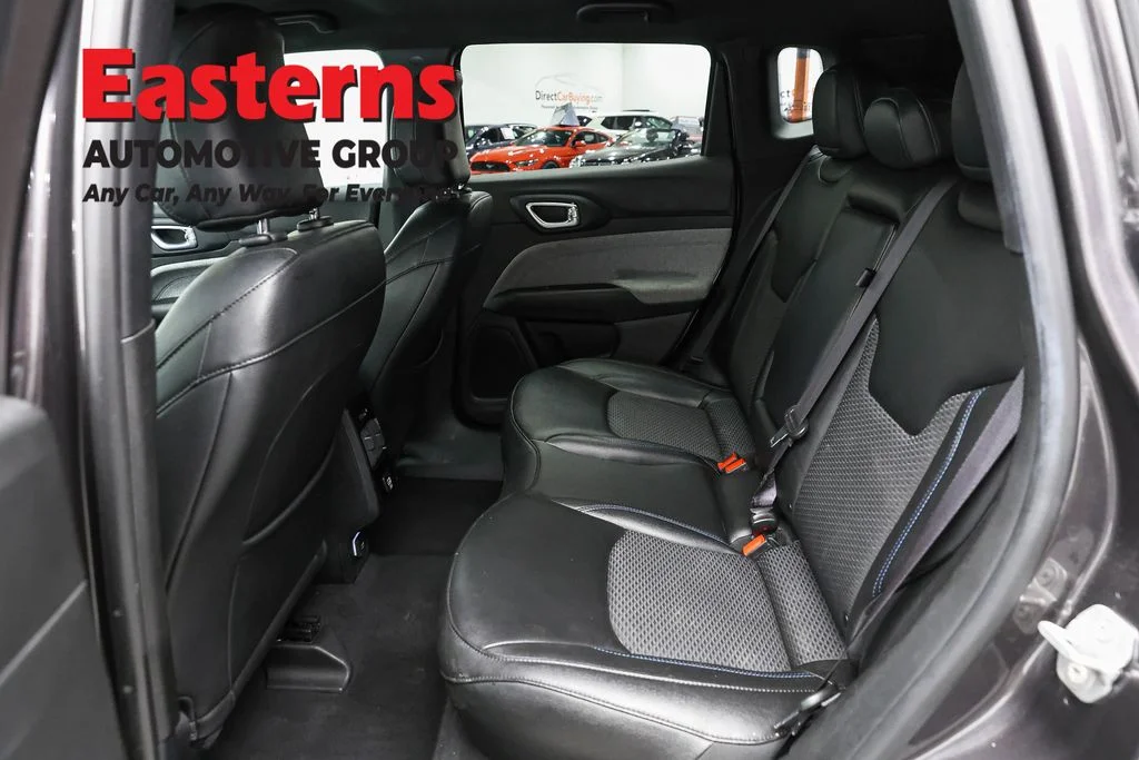 Used 2024  Jeep Latitude image 20