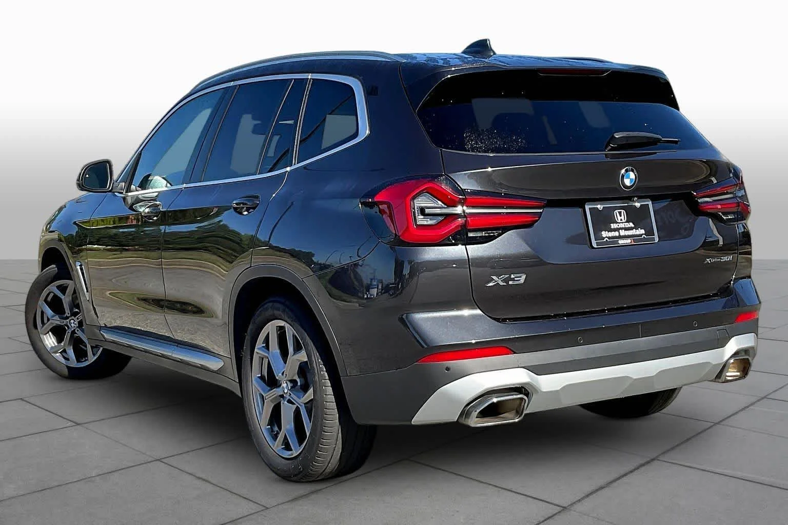 Used 2022 Brooklyn Grey Metallic BMW xDrive30i image 12