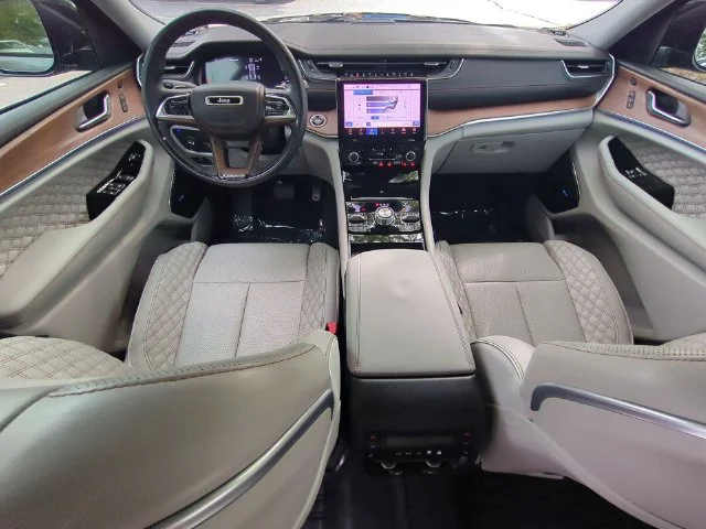 Used 2022 Gray Jeep Summit 4xe image 34
