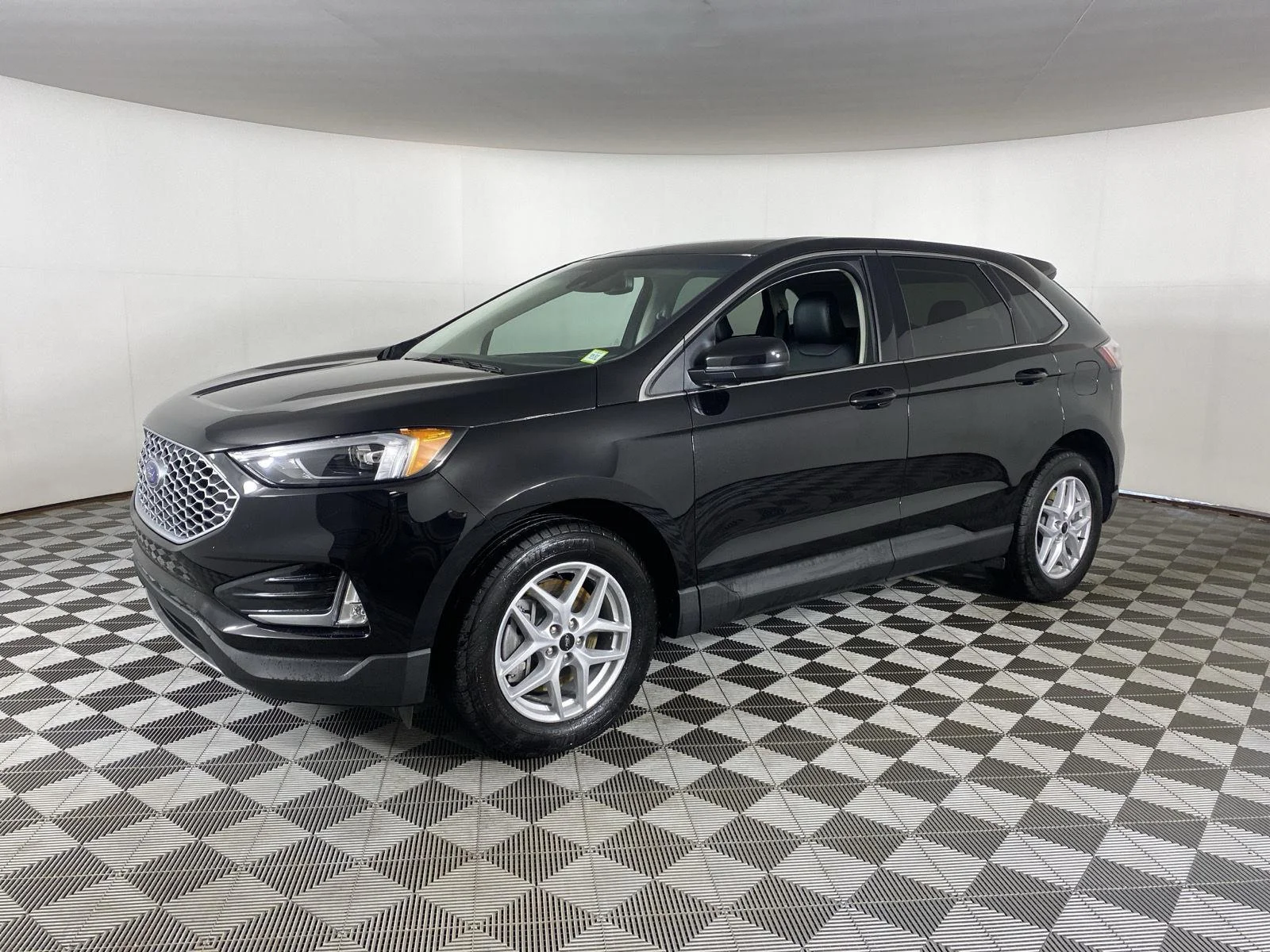 Used 2024 Agate Black Ford SEL image 6