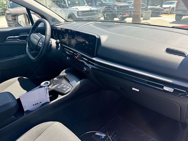 New 2026 Snow White Pearl Kia S image 28