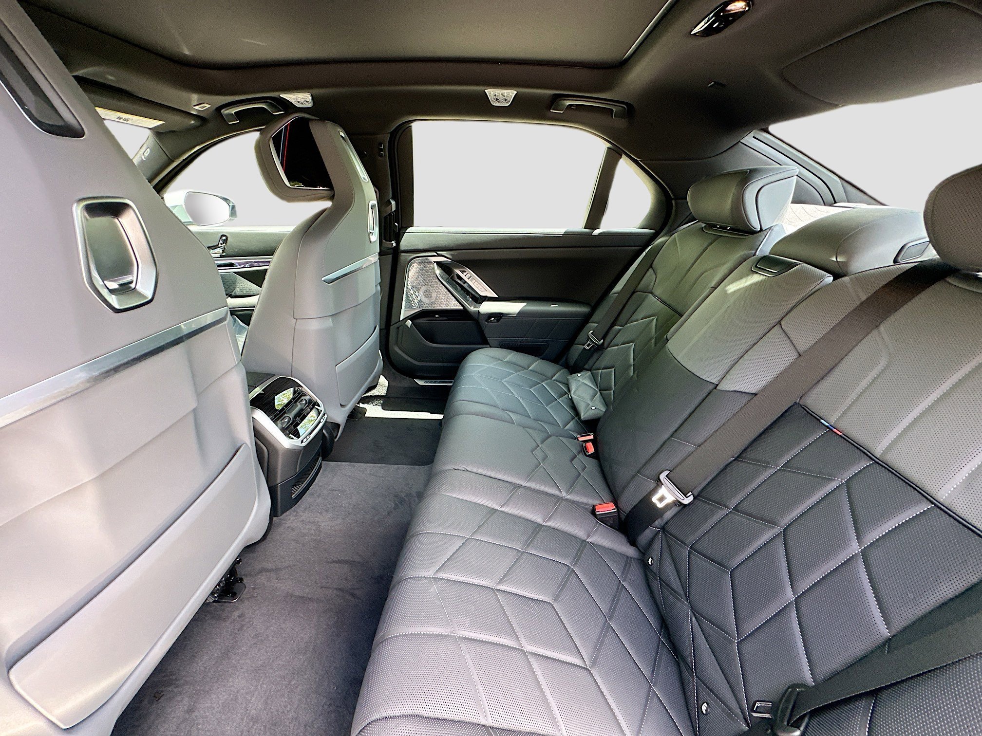 2025 BMW i7 60 - Photo 22